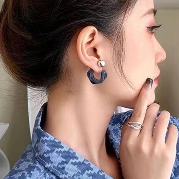 ✨3for$38 New Zara Translucent Chunky Hoop Ball Back Earrings - Picture 11 of 16